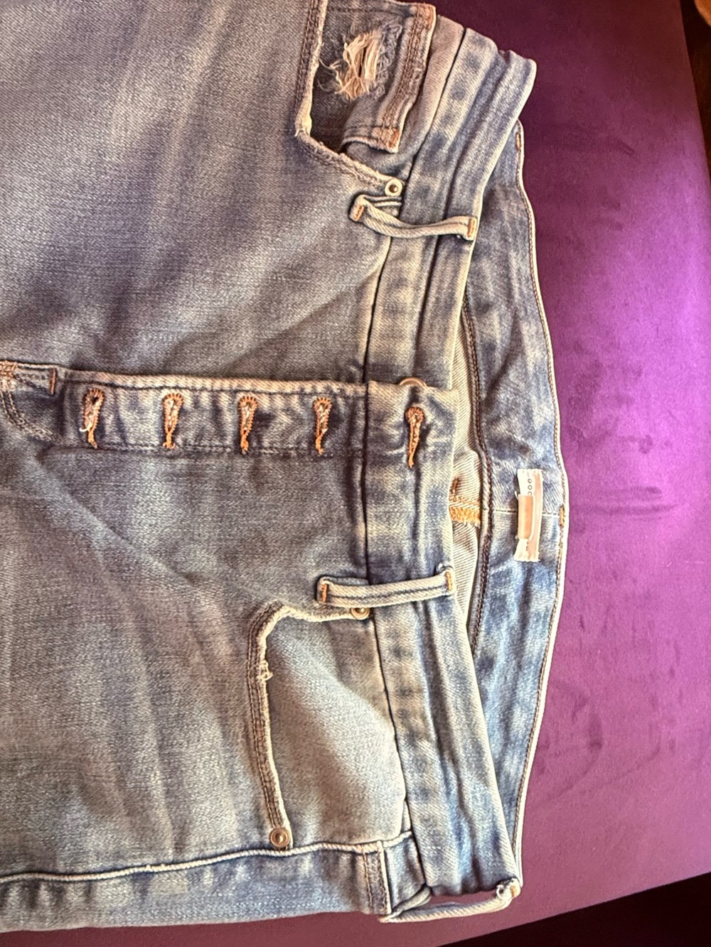 Good American Light Blue Straight-Leg Button-Fly Jeans